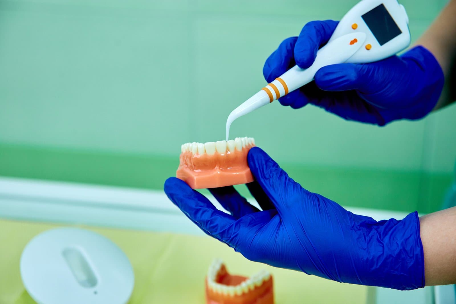 Igienizare dentară la clinica Elmadenta